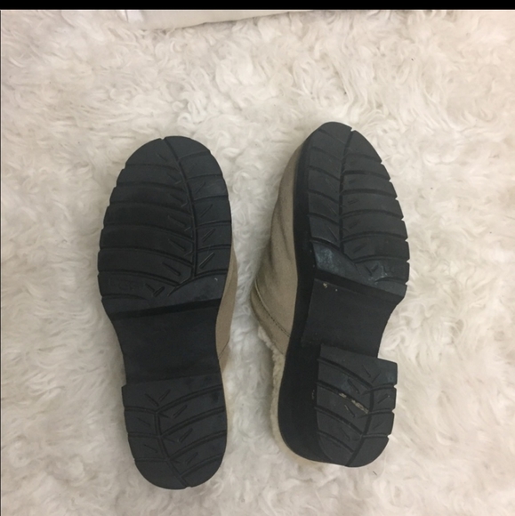 UGGTaupe suede clog - Picture 4 of 5